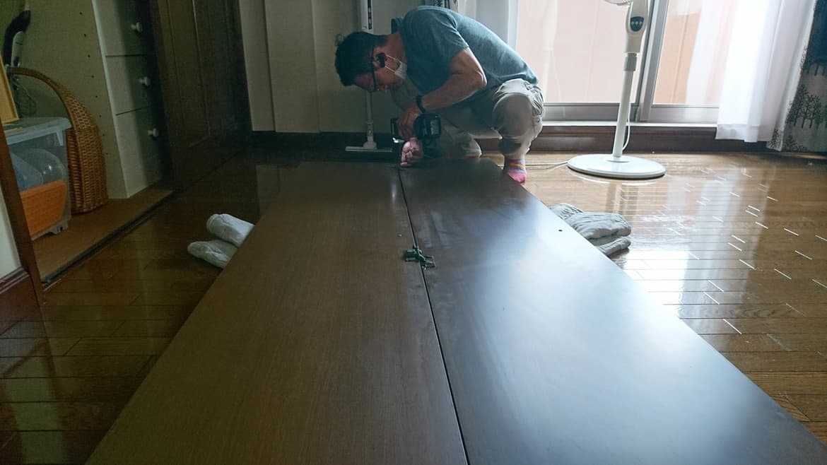 折り戸の蝶番交換 | 阿久比町の建具修理なら藤井建具店